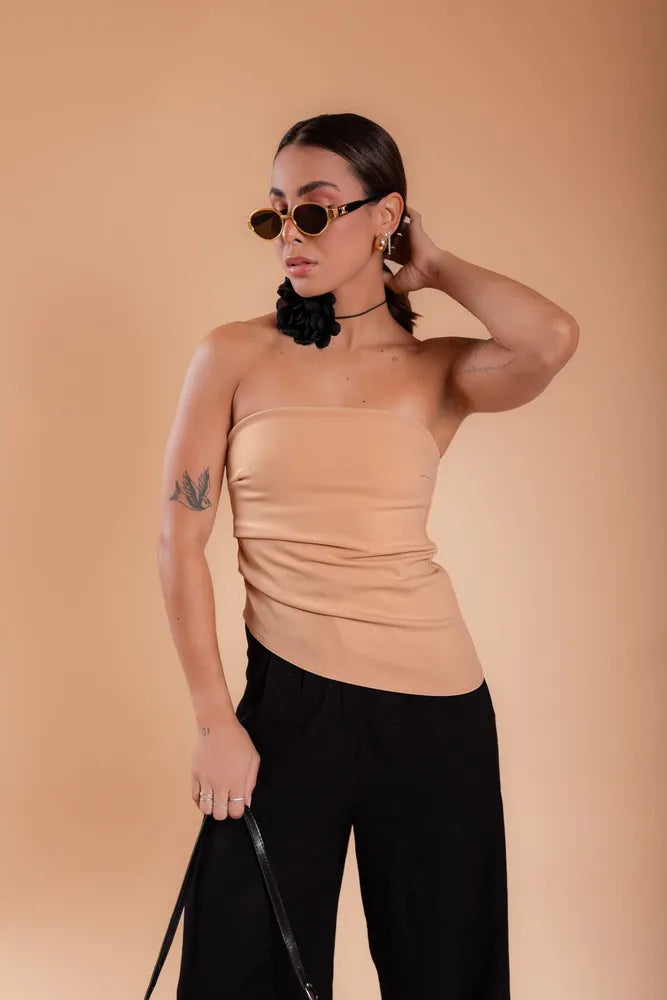 Blusa assimetrica sem alça - Nude