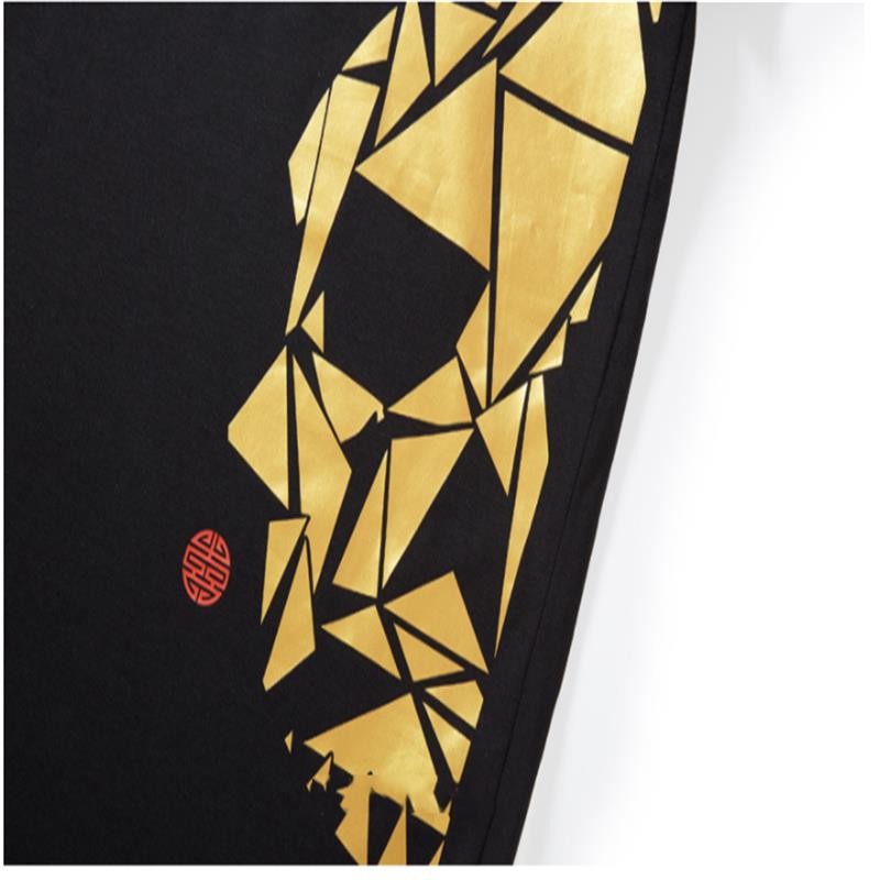Camiseta Masculina de Manga Curta com Estampa de Caveira - Estampagem a Quente
